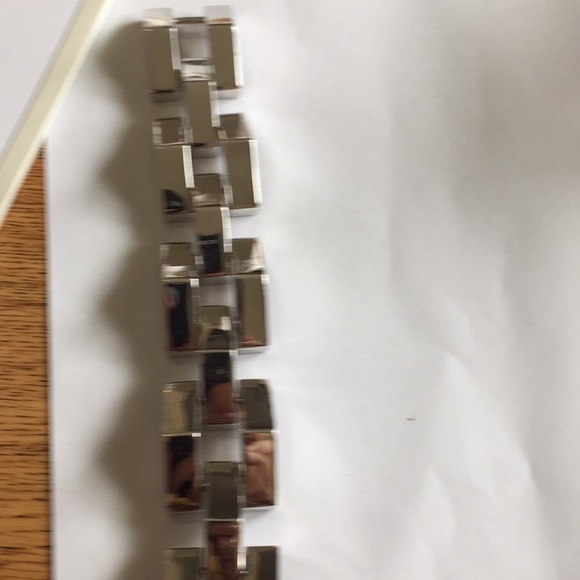 gorgeous silvertone bracelet 7 1/2” long, - Picture 3 of 4